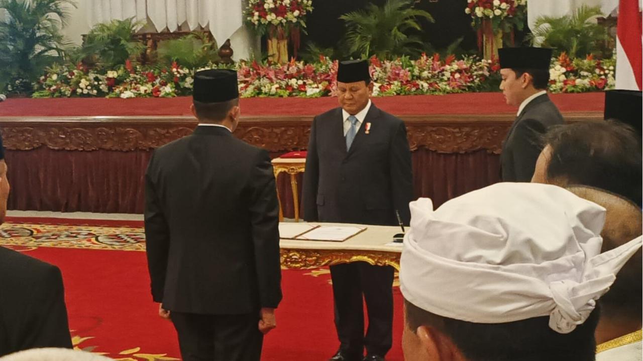 VIDEO: Tegas Presiden Prabowo Pimpin Sumpah Pelantikan Seskab Teddy dan Para Wamen di Istana