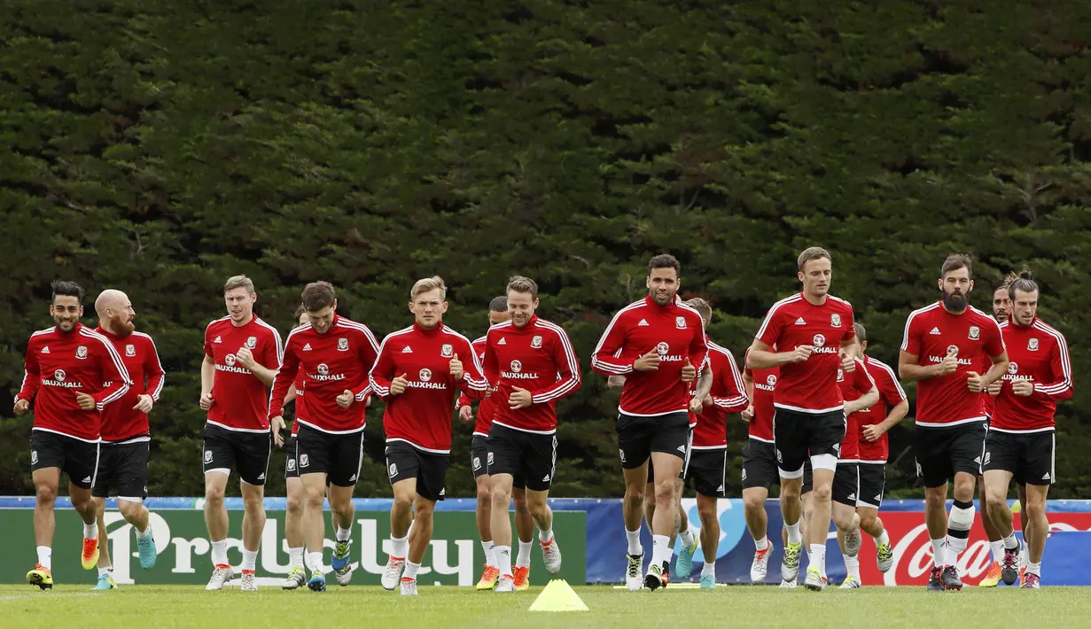 Para Pemain Wales tengah melakukan latihan persiapan melawan Belgia pada perempat final Piala Eropa 2016 di COSEC Stadium, Dinard, Prancis, (28/6/2016). (REUTERS/Gonzalo Fuentes)