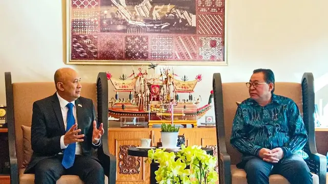 Pertemuan bilateral Menteri Koperasi dan UKM Teten Masduki dan Startups (MSS) Korea Selatan Hong Jong-hak sekaligus hadir dalam acara perayaan 50 tahun hubungan diplomatik antara Korea Selatan dan Indonesia. (Dok KemenkopUKM)