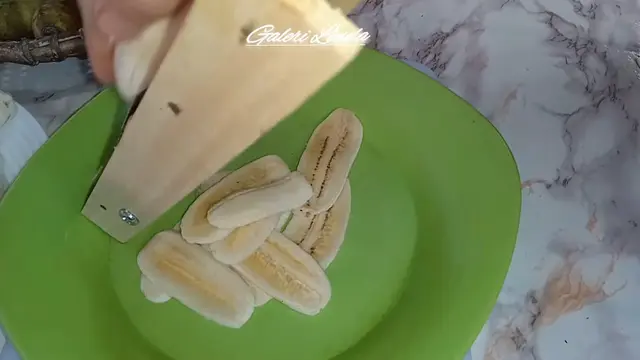 Tidak Perlu Dikeringkan atau Dioven, Ini Cara Alternatif untuk Olah Sale Pisang yang Renyah dan Lengket