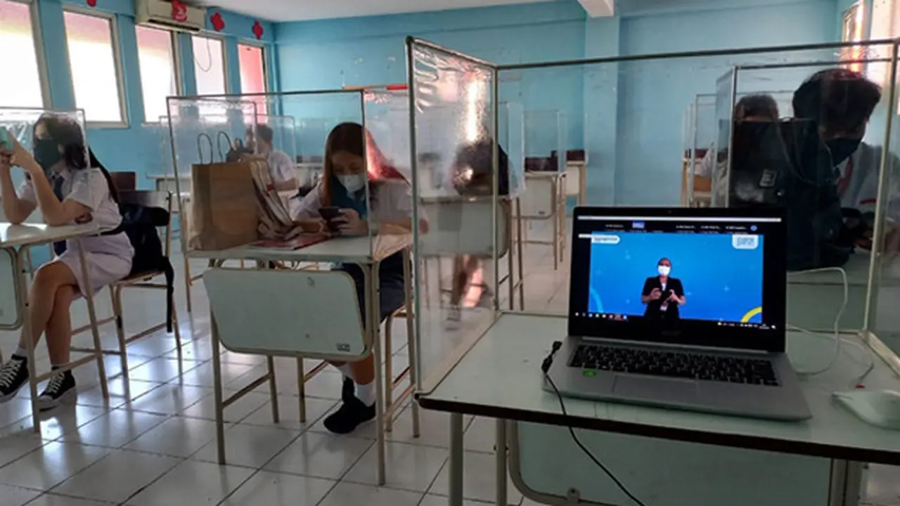Cerita SMA Prisma Pioneer Adaptasi Pembelajaran Digital dengan Ruangkelas