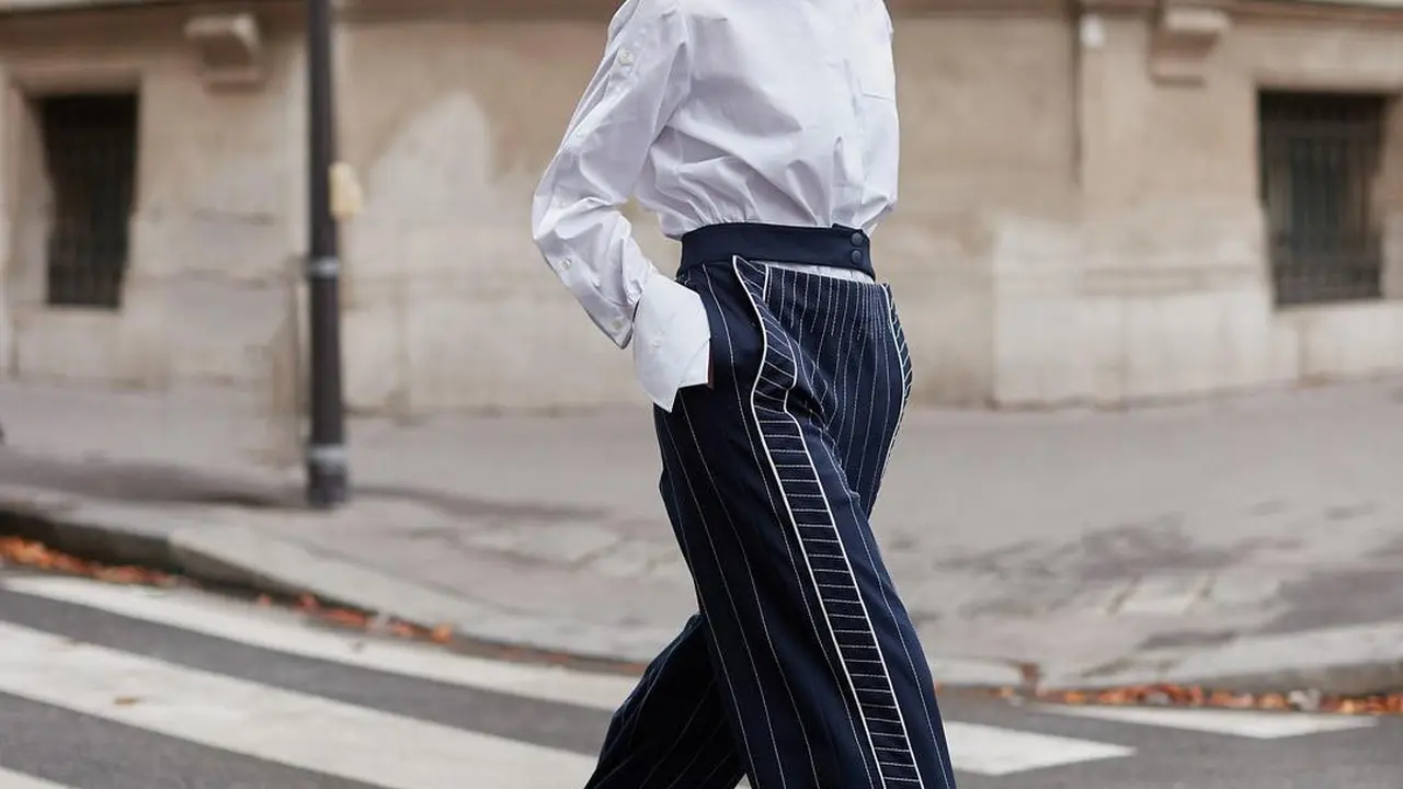 Outfit monokrom untuk ke kantor