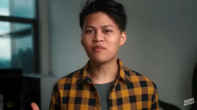 Agung Hapsah dalam video terbarunya di YouTube (Tangkapan layar YouTube Agung Hapsah)