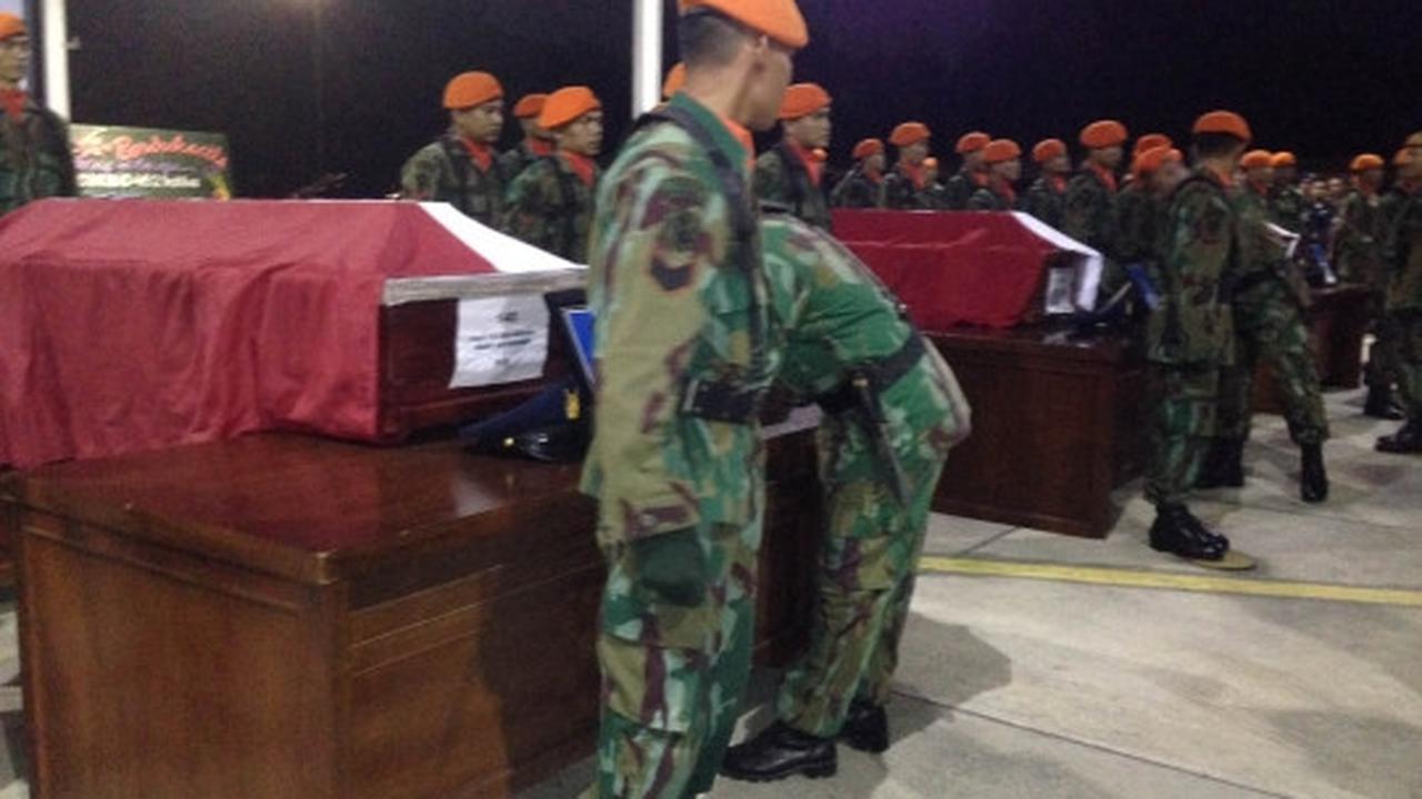 3 Jenazah prajurit Paskhas korban Hercules tiba di Pekanbaru