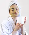 Yuk, simak rekomendasi masker alami yang dapat menenangkan kulit memerahmu dengan bahan sederhana di rumah! [Dok/freepik.com/pvproductions]