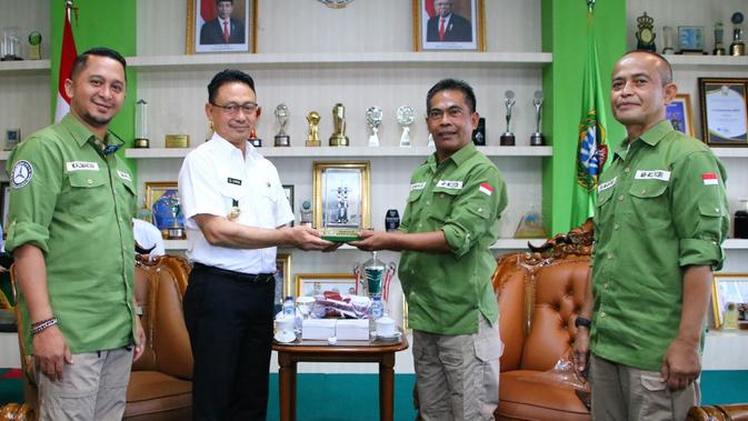 Kota Pontianak menjadi start point pertama turing jelajah Kalimantan Komunitas Mercedes Benz W123 Club Bandung Indonesia (MBW123CBI). (Foto: Liputan6.com/Aceng Mukaram)