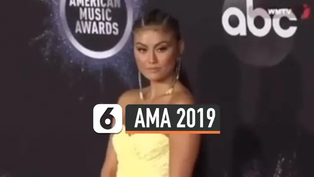 Agnez Mo Tampil Menawan dengan dress kuning yang dinobatkan sebagai Best Dress menurut penilaian Foot Wear 2019 di American Music Awards 2019. Penampilannya pun menuai pujian dari warganet.