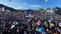 Puluhan ribu massa berkumpul dalam kampanye calon Gubernur dan calon Wakil Gubernur Sulawesi Tengah (Sulteng) nomor urut 2, Anwar Hafid dan Reny Lamadjido di lapangan eks Sail Tomini, Kabupaten Parigi Moutong. (Ist).