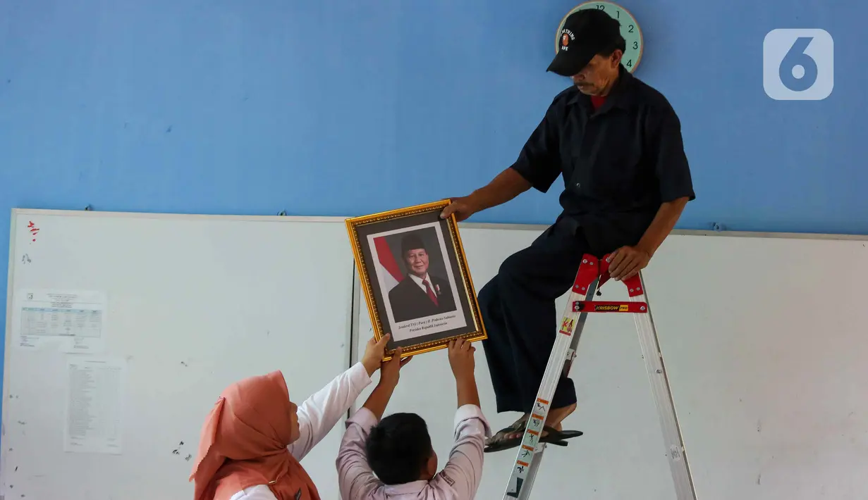 Seperti diketahui, Prabowo Subianto dan Gibran Rakabuming Raka resmi menjabat sebagai Presiden dan Wakil Presiden Republik Indonesia untuk masa jabatan 2024-2029. (Liputan6.com/Herman Zakharia)