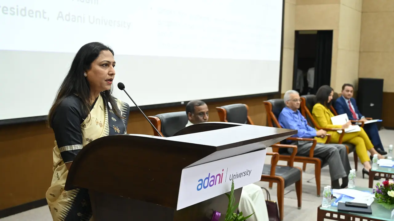 Sosok sederhana Priti Adani, istri dari salah satu miliarder Asia asal India, Gautam Adani. (Twitter/@AdaniPriti)