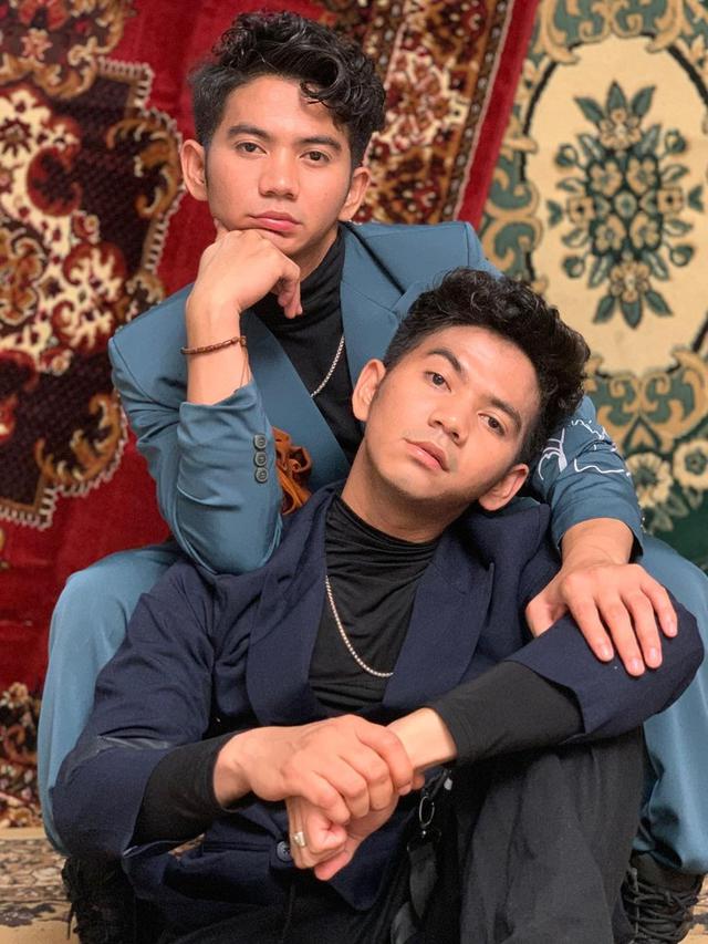 6 Pemotretan Rizki dan Ridho saat Pakai Jas Kembar, Makin Kompak - Hot ...