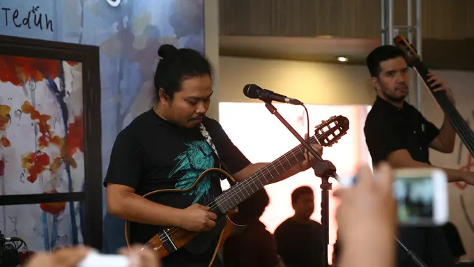 [Bintang] Payung Teduh