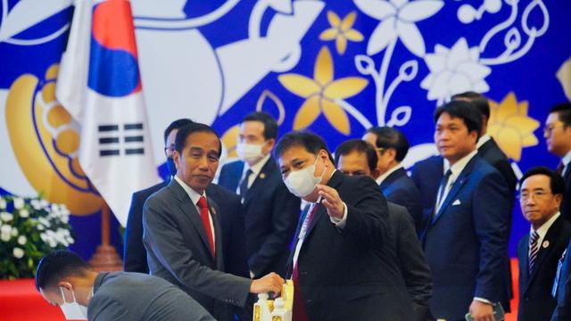 Presiden Joko Widodo menghadiri KTT ASEAN dan Korea Selatan (RoK) ke-23 yang digelar pada Jumat (11/11/2022) di Phnom Penh, Kamboja.