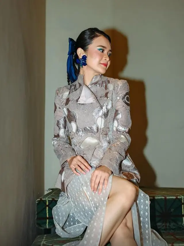 6 Gaya Anggun Maskulin Michelle Ziudith di Premier Film Terbaru, Kenakan Kebaya Janggan yang Masih Jadi Tren