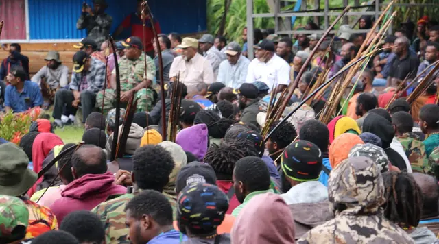 TNI-Polri Diminta Tertibkan Warga Bawa Sajam di Wamena