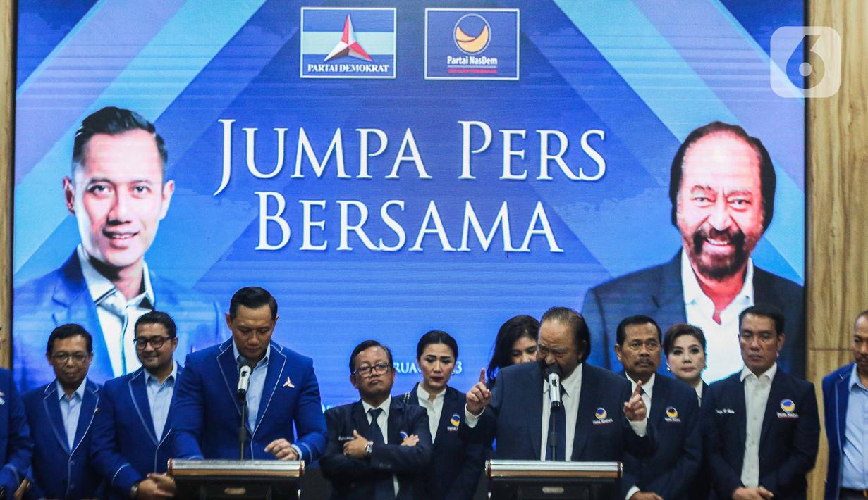 Ketua Umum Partai Demokrat Agus Harimurti Yudhoyono (AHY) dan dengan Ketua Umum Partai NasDem Surya Paloh melakukan jumpa pers di DPP Partai Demokrat, Jakarta, Rabu (22/2/2023). Dalam pertemuan tertutup tersebut, AHY menyampaikan harapannya terhadap Koalisi Perubahan dan memastikan Koalisi Perubahan saat ini sudah berada pada tahap finalisasi. (Liputan6.com/Faizal Fanani)
