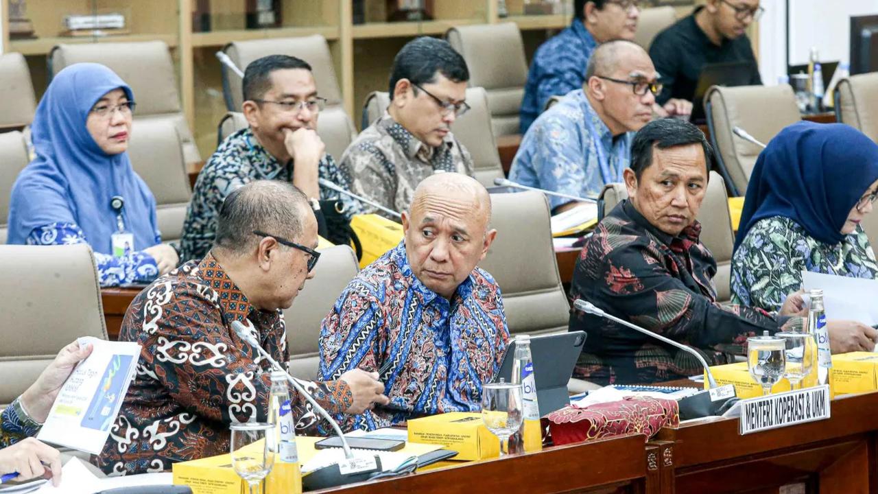 "Dari 11 debitur tersisa mengharapkan hapus tagih sebesar 100 persen, sementara penilaian Tim Adhoc hanya menyetujui 85% dari outstanding,"<br>