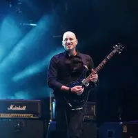 Ditunggu-tunggu, aksi Vertical Horizon penuhi ekspektasi pengunjung The 90's Festival. (Bambang E Ros/Fimela.com)