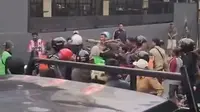 Diteriaki Maling, Empat Matel Dikepung Massa di Bogor