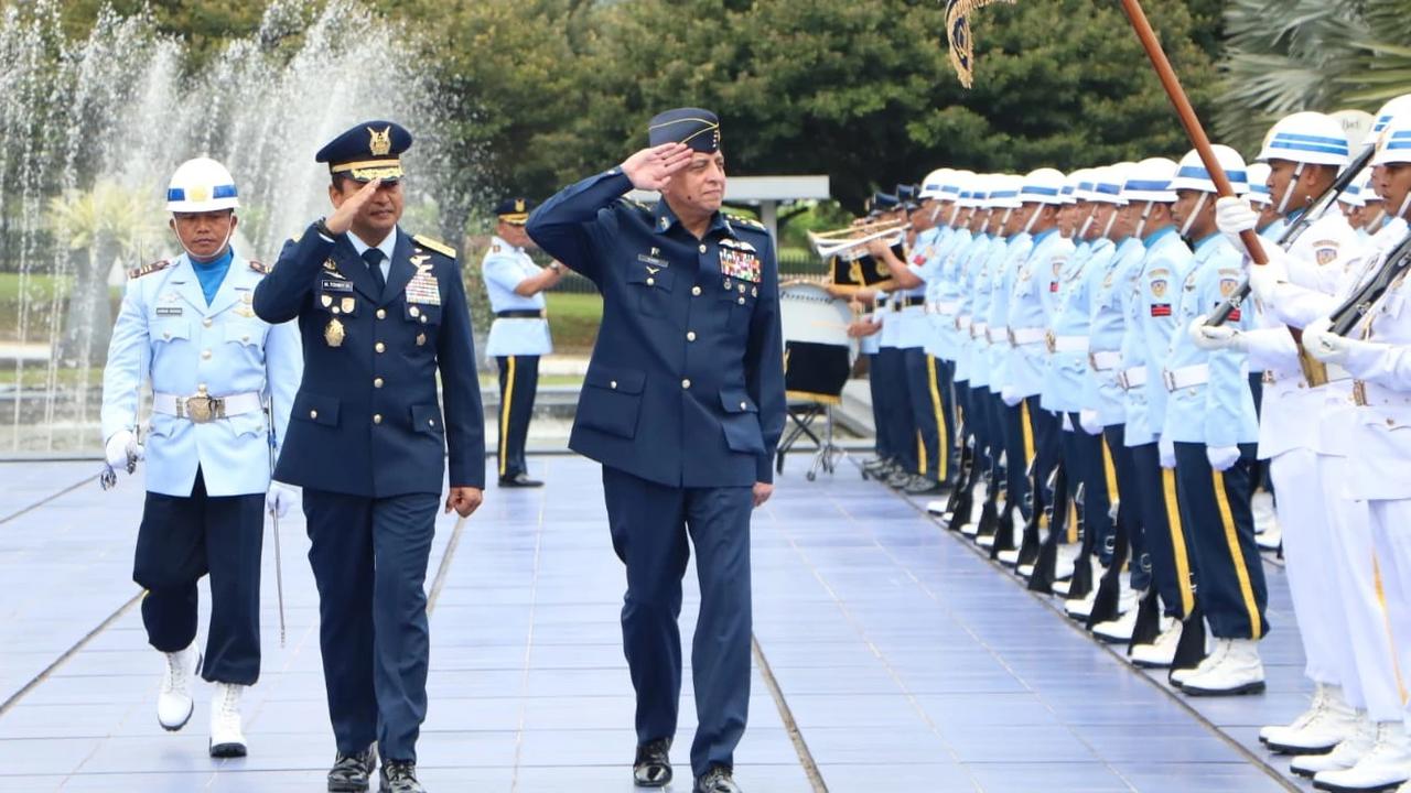 FOTO: Kasau Sambut Kunjungan Kepala Angkatan Udara Pakistan