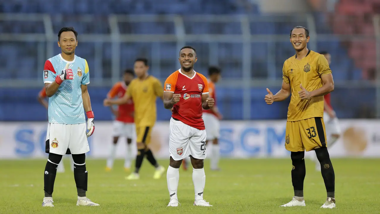 FOTO: Menang Tipis, Laga Bhayangkara Solo FC Melawan Borneo FC Diwarnai Kartu Merah