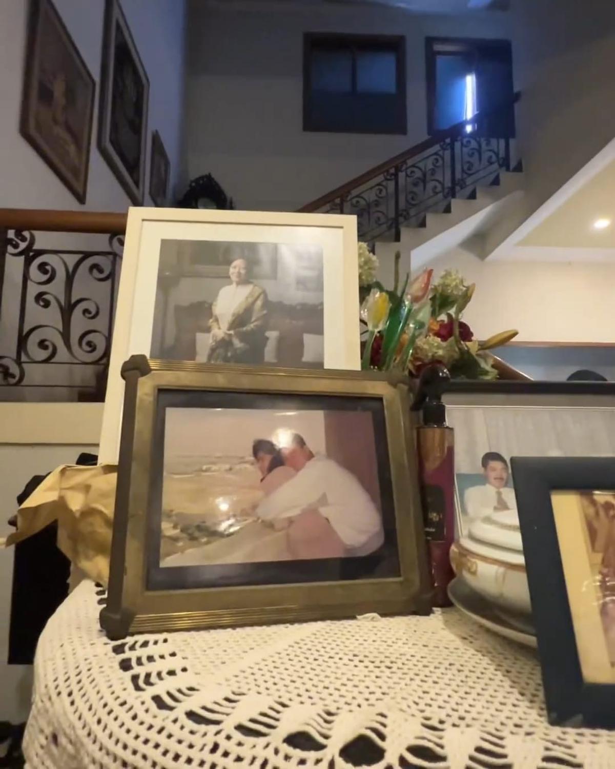 Potret Chand Kelvin dan Istri Hadiri Pengajian 7 Hari Meninggalnya Ayah Baim Wong