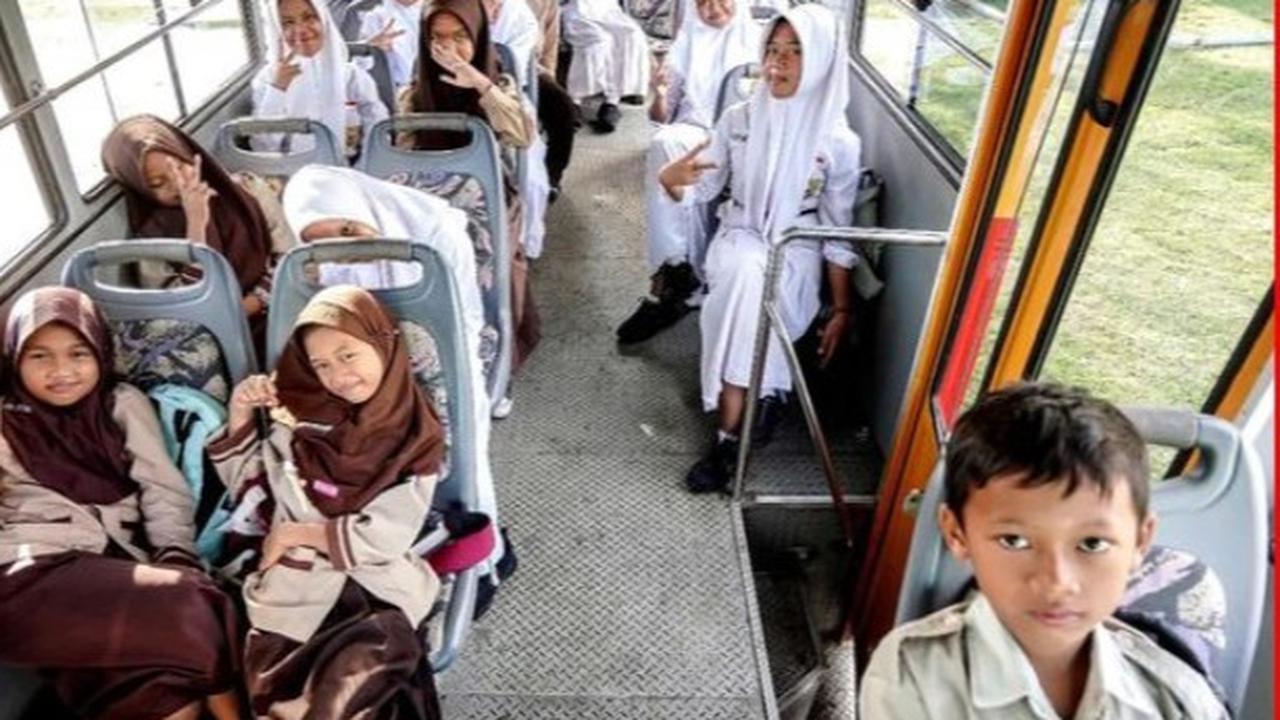 Siswa di Jabar Masuk Jam 6 Pagi, Wali Kota Bandung: Sopir Bus Sekolah Baru Beroperasi Jam 8 Pagi