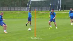 Wayne Rooney menjalani latihan perdana bersama Everton setelah menuntaskan kepindahannya dari Manchester United, akhir pekan lalu.