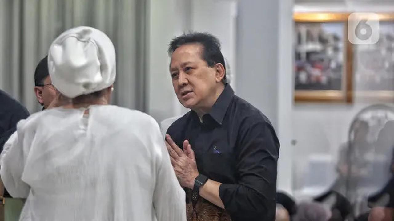 Dipenuhi Artis dan Musisi, Suasana Haru Selimuti Rumah Duka Titiek Puspa
