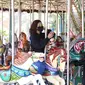 Pengunjung mencoba wahana permainan saat berwisata di Dufan, Ancol, Jakarta, Sabtu (20/6/2020). Setelah ditutup selama dua bulan akibat pandemi COVID-19, kawasan rekreasi Taman Impian Jaya Ancol kembali dibuka. (Liputan6.com/Angga Yuniar)