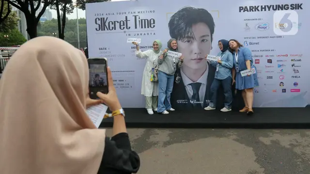 Antusiasme Penggemar Hadiri Fan Meeting Perdana Park Hyung Sik