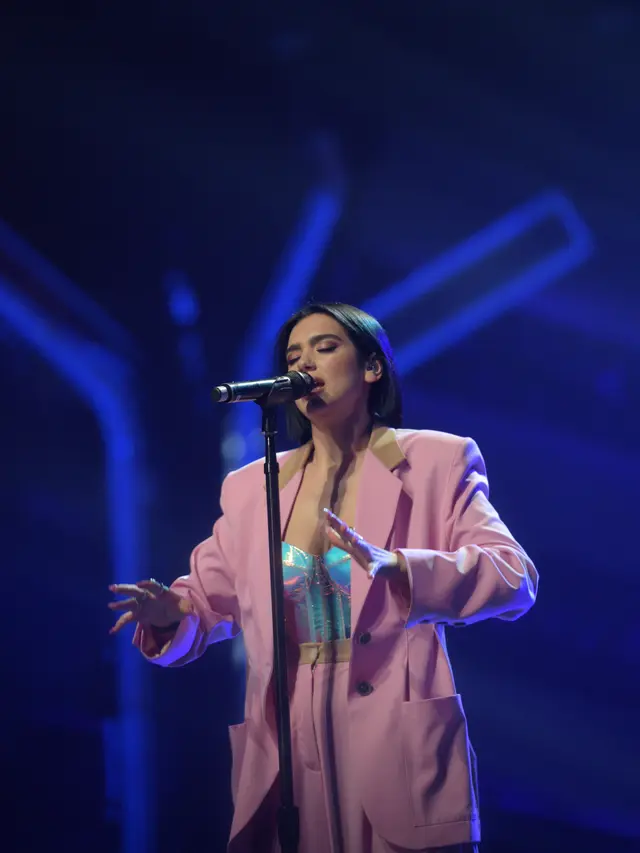 [Fimela] Dua Lipa di Ulang Tahun LAZADA