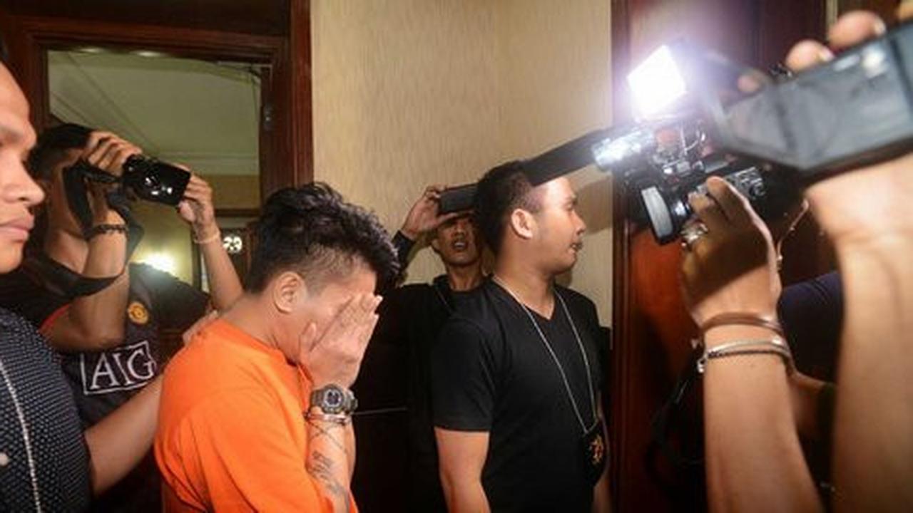 Di persidangan, mucikari Robbie ngaku lupa nama artis & pelanggannya