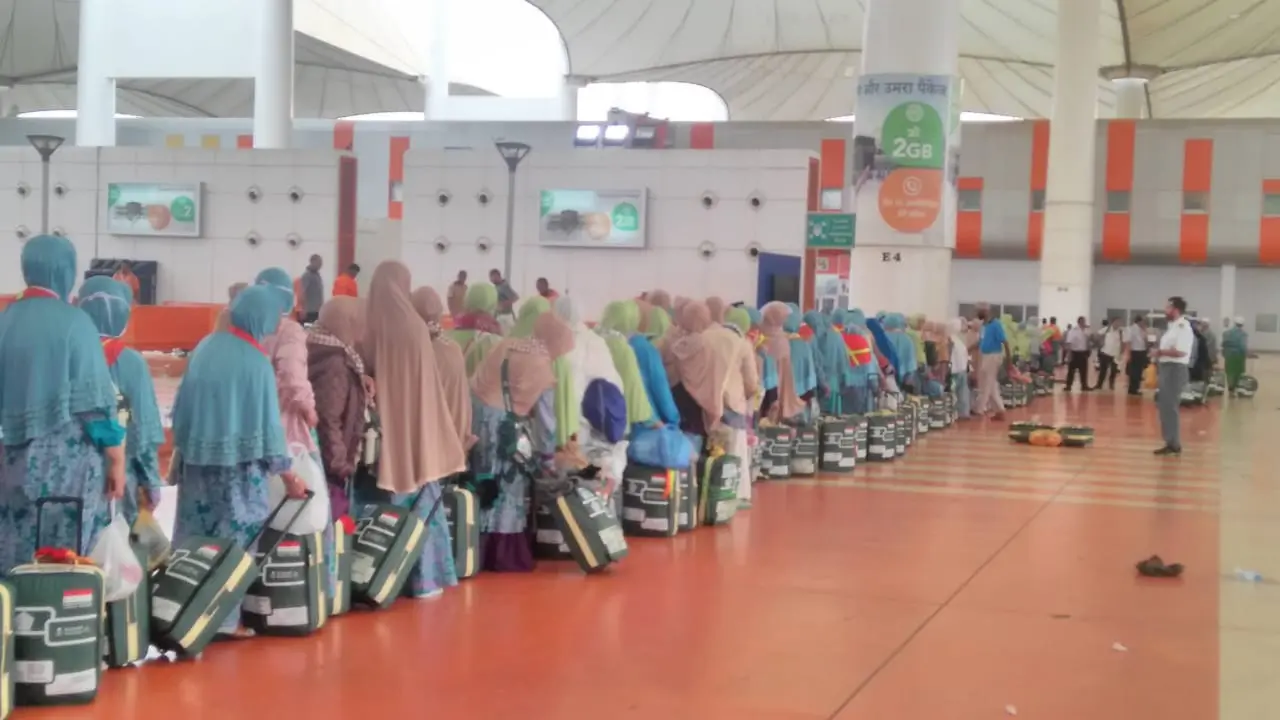 Jemaah haji yang dipulangkan dari Arab Saudi tiba di Bandara King Abdulaziz, Jeddah. Dok Daker Bandara