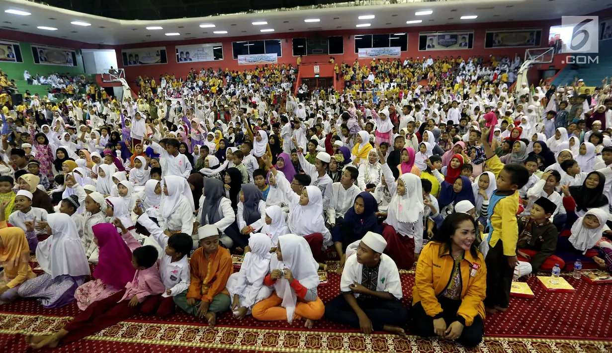 Ribuan anak yatim yang hadir di acara Buka Bersama Partai Hanura di Jakarta, Jumat (16/6). (Liputan6.com/Johan Tallo)