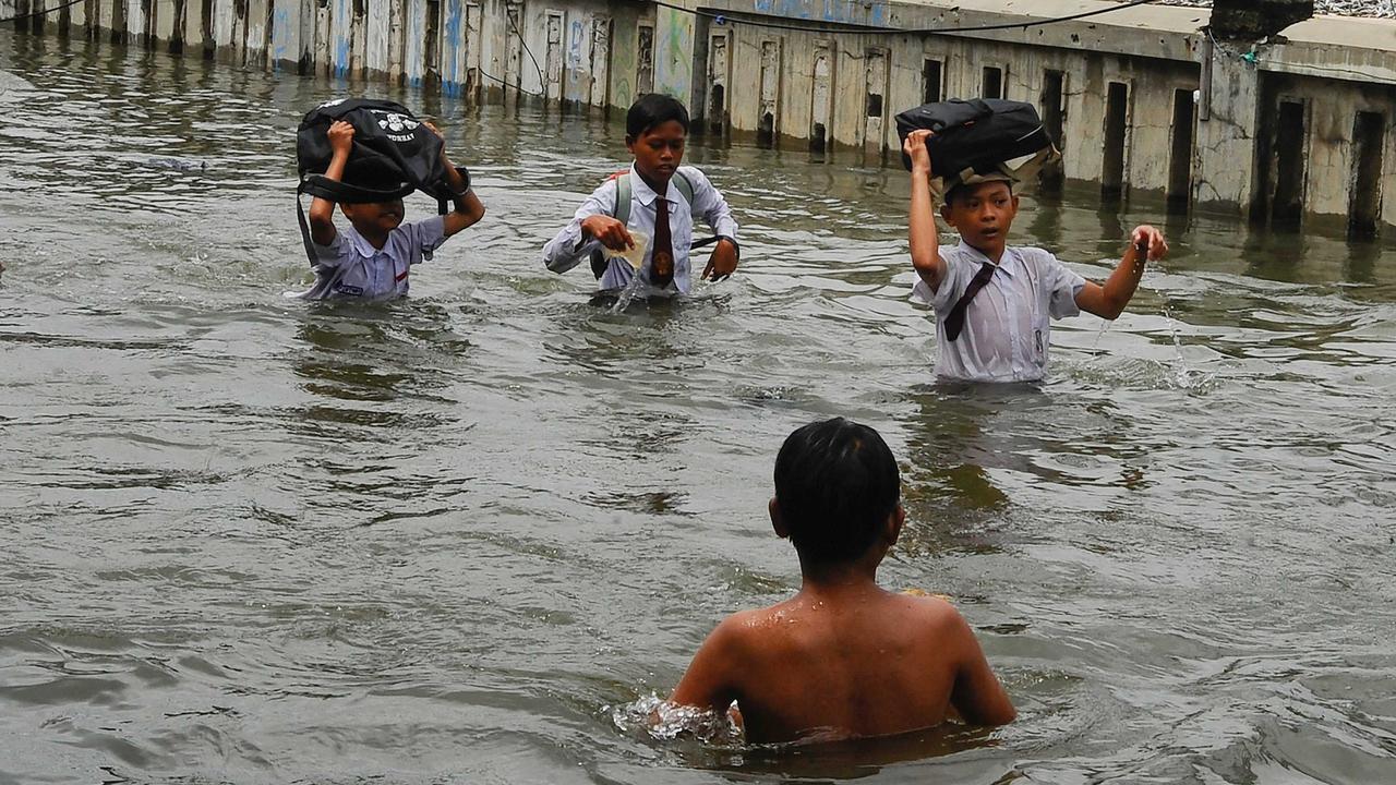 Banjir rob di Muara Angke