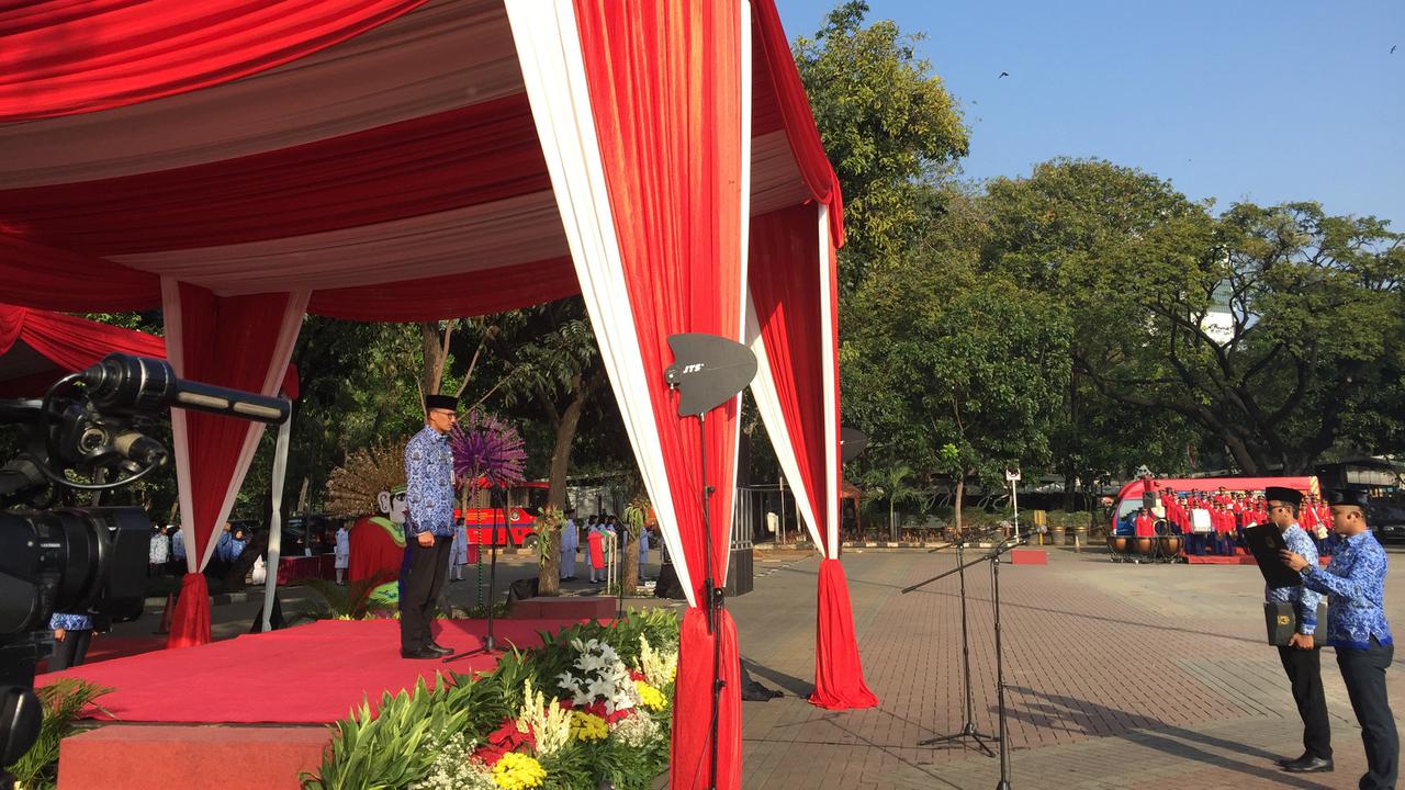 Wagub DKI Jakarta Sandiaga Uno memimpin upacara hari lahir Pancasila di Monas