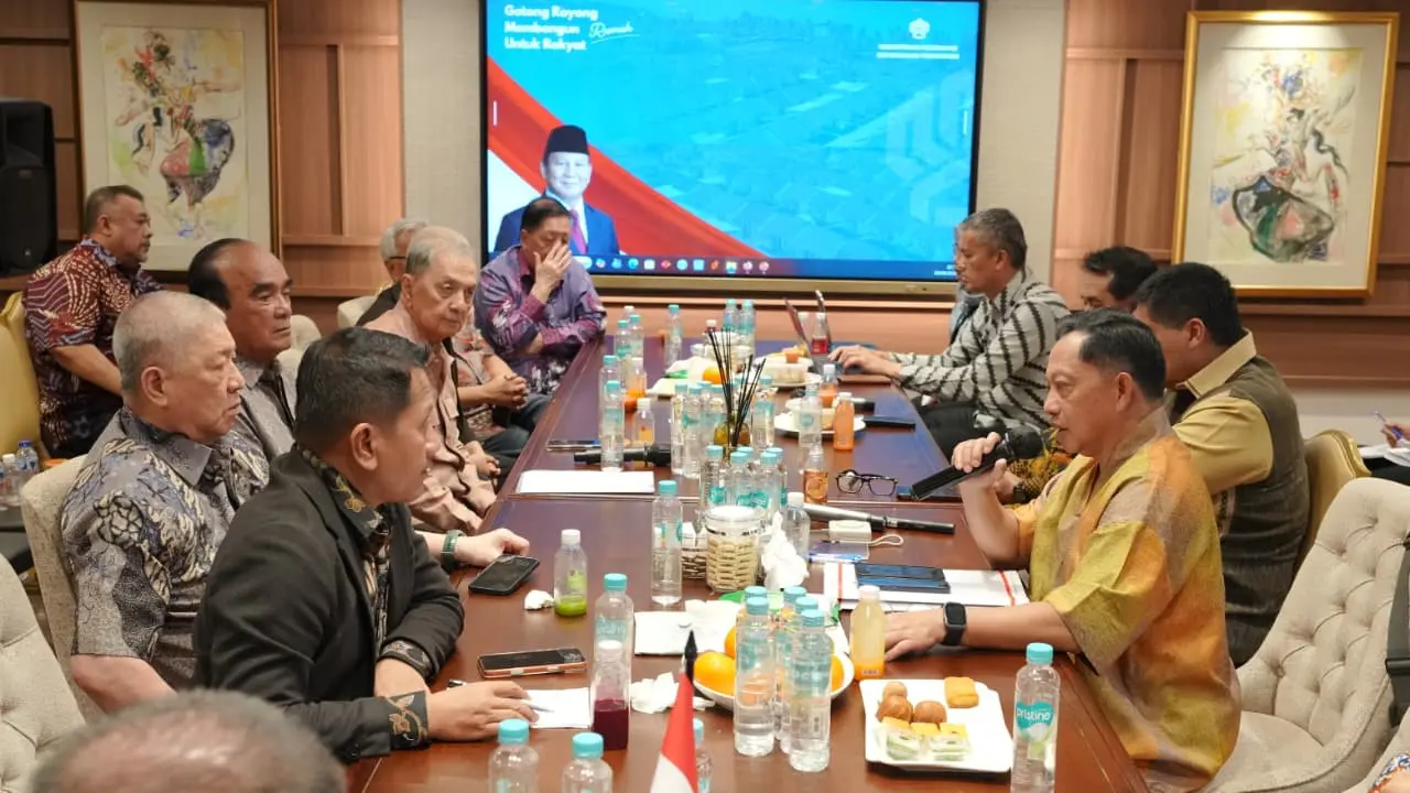 Mendagri Tito Karnavian menghadiri rapat bersama Menteri Perumahan dan Kawasan Permukiman (PKP) Maruarar Sirait di Kantor Kementerian PKP, Jakarta. (Istimewa)