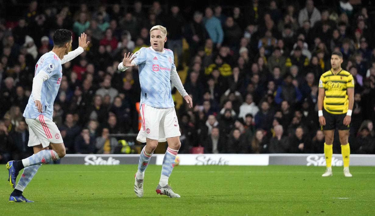 Cristiano Ronaldo pun beberapa kali mendapatkan kesempatan emas melalui umpan-umpan manis pemain Belanda tersebut. (AP Photo/Frank Augstein)