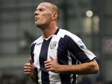 West Bromwich&#039;s Roman Bednar reacts after coming close to scoring during their Premiership mtach against Hull at home to West Bromwich at The Hawthorns stadium on October 25, 2008. AFP PHOTO/Carl de Souza