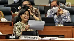 Menteri Keuangan Sri Mulyani saat mengikuti rapat kerja pemerintah dengan Banggar DPR di Kompleks Parlemen, Senayan, Jakarta, Rabu (14/9/2022). Rapat tersebut membahas postur sementara RUU APBN TA 2023. (Liputan6.com/Angga Yuniar)