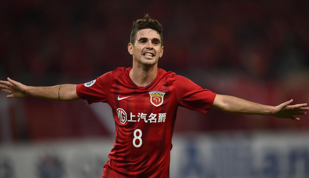 4. Oscar (Chelsea-Shanghai SIPG) - Oscar memilih untuk hengkang dari Chelsea dan bergabung dengan klub China, Shanghai SIPG pada bursa transfer Januari 2017. Shanghai SIPG rela mengeluarkan 60 juta pounds untuk memboyong gelandang asal Brasil ini. (AFP/Hector Retamal)