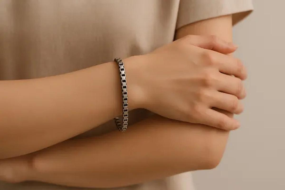 10 Model Gelang Rantai Titanium Terbaru, Jadi Perhiasan Wanita yang Hits untuk Segala Usia di 2025