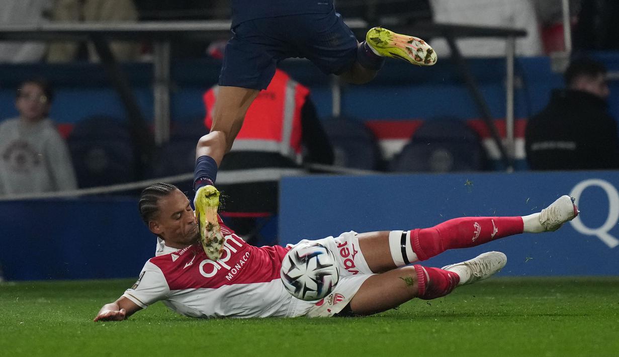 PSG bahkan harus tertinggal dua gol terlebih dahulu melalui Maghnes Akliouche (27') dan Aleksandr Golovin (55'). (AP Photo/Thibault Camus)