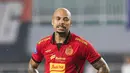 Gustavo Almeida tampak kecewa usai timnya, Persija Jakarta harus kalah dari Semen Padang pada laga pekan ke-30 Liga 1 2024/2025 di Stadion Pakansari, Kabupaten Bogor, Minggu (27/4/2025). (Bola.com/Abdul Aziz)