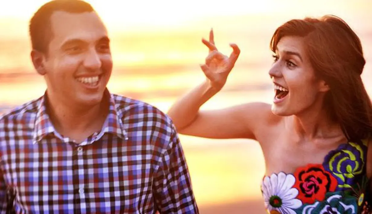 Selama 10 tahun menikah, Carissa Putri jarang sekali mengunggah foto suami di akun media sosialnya. [bridestory.com]