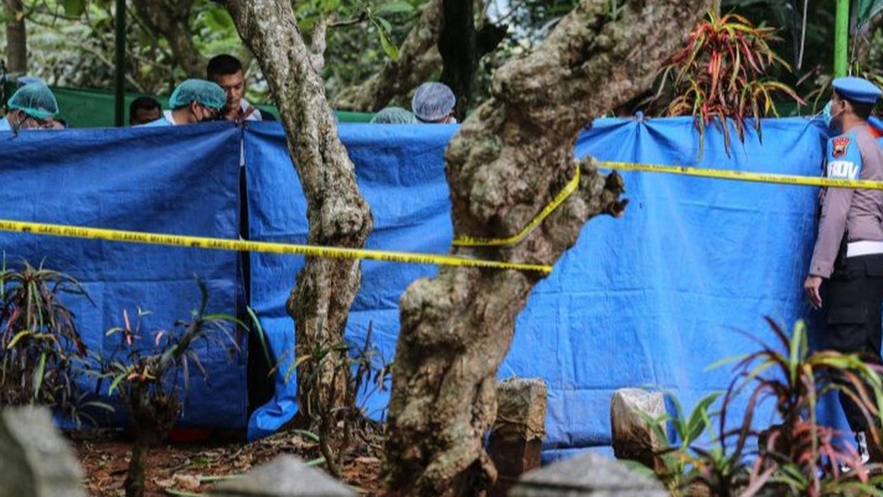 Polda Jateng Rekonstruksi Kematian Darso: AKP Hariyadi Digiring ke Kebun Pisang Lokasi Penganiayaan