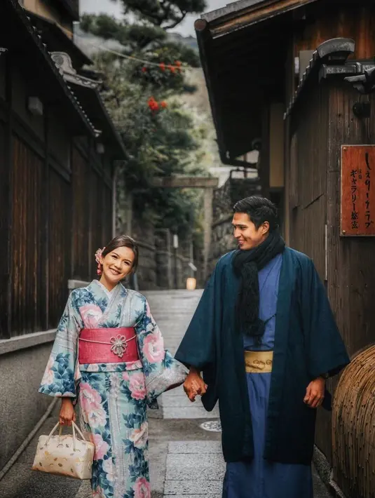 “Nanti kalau sudah setahun, mungkin dua tahun belum dapat-dapat (anak), barulah program,” lanjut Marcel Chandrawinata. (Instagram/marcelchandra)