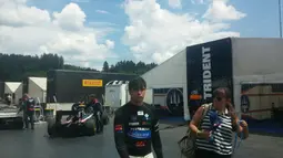 Philo Paz Armand usai menjalani kualifikasi  pada balapan GP2 2016 di Sirkuit Red Bull Ring, Austria, (1/7/2016). (Bola.com/Reza Khomaini)