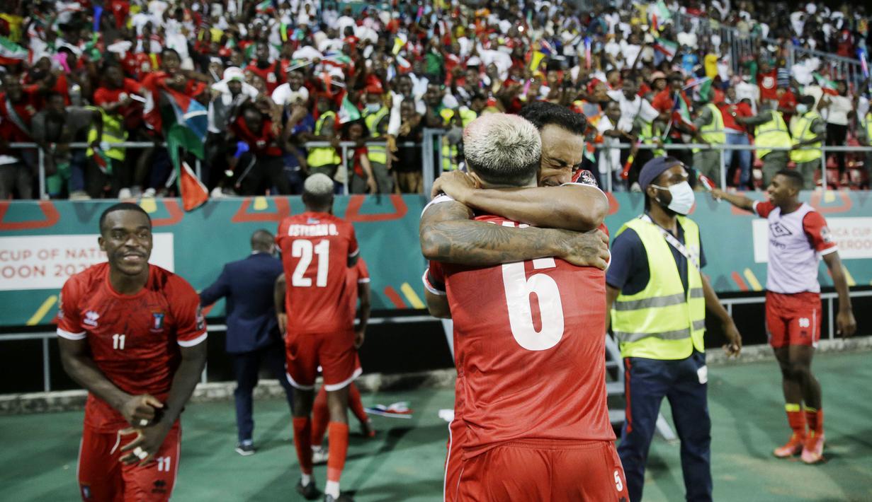 Guinea Ekuatorial juga berhasil menembus ke babak delapan besar Piala Afrika 2021. Guinea Ekuatorial menang adu penalti melawan Mali dengan skor 6-5. (AP/Sunday Alamba)